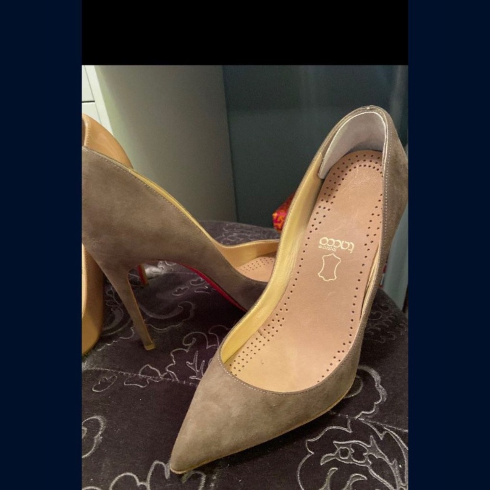 100% authentic Christian Louboutin pigalle folles